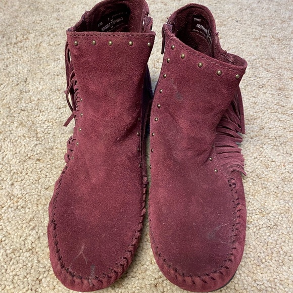 Minnetonka Shoes - Burgundy Fringe Ankle Booties with Rivets NWOT